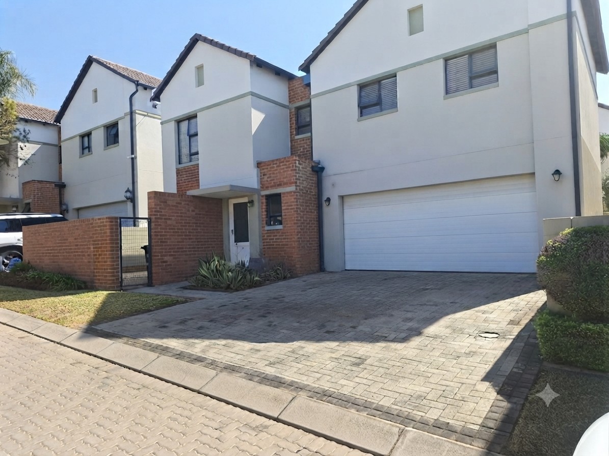 House for sale in Broadacres, Sandton, 1225 m²