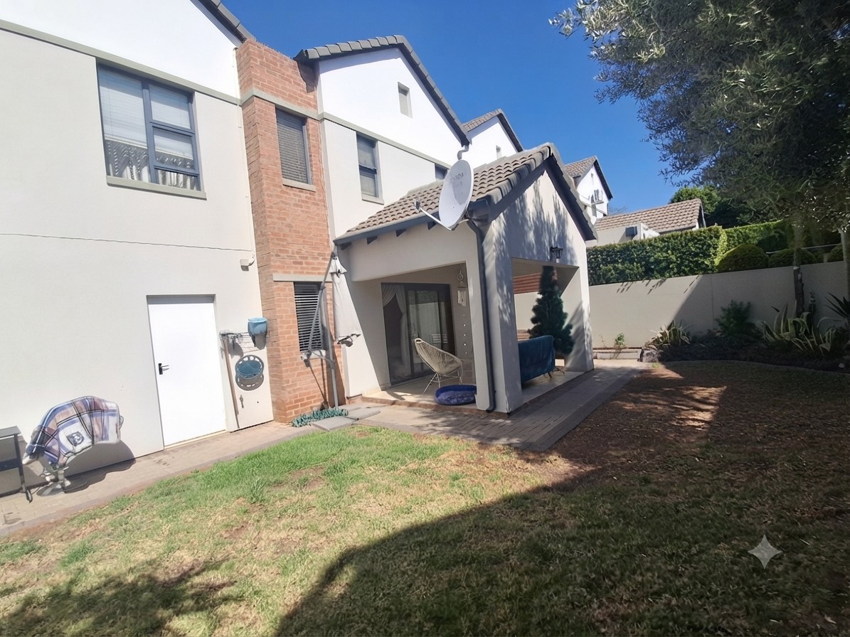 House for sale in Broadacres, Sandton, 1225 m²
