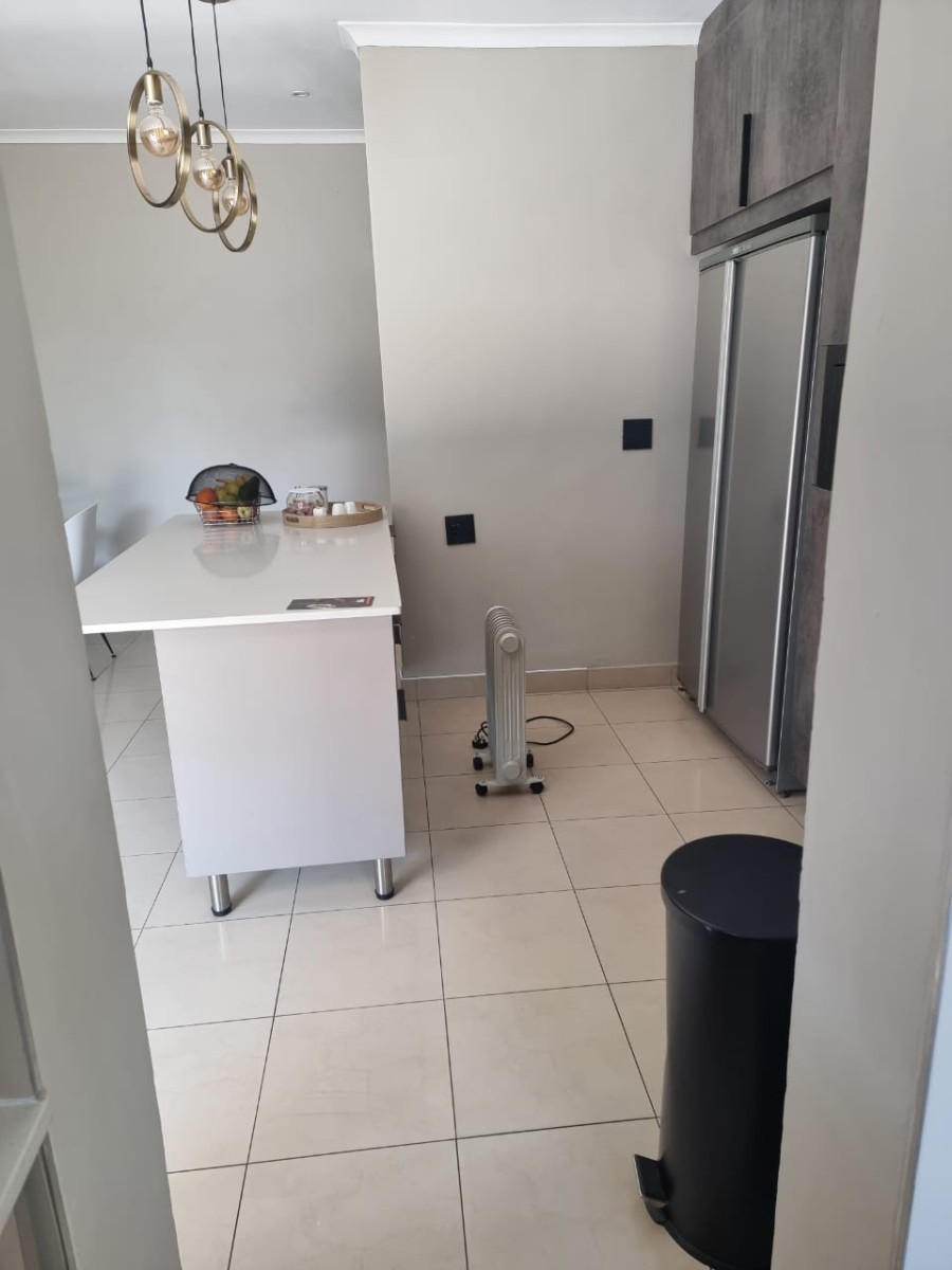 Cottage for rent in Emmarentia, Johannesburg