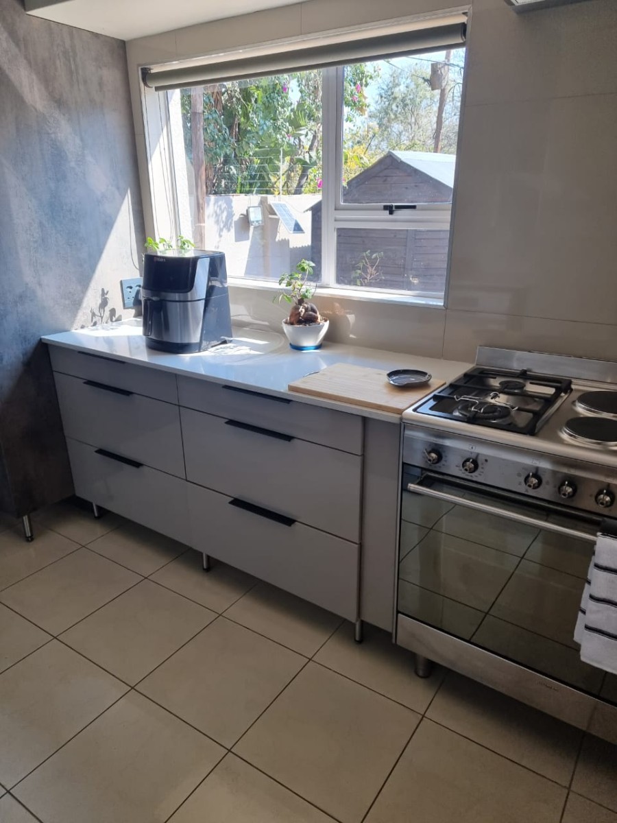 Cottage for rent in Emmarentia, Johannesburg