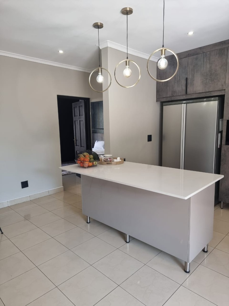 Cottage for rent in Emmarentia, Johannesburg