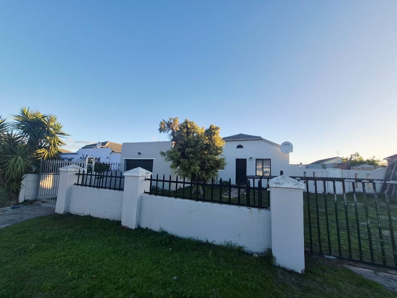 Townhouse for rent in Forest Glade, Eersterivier, 100 m²