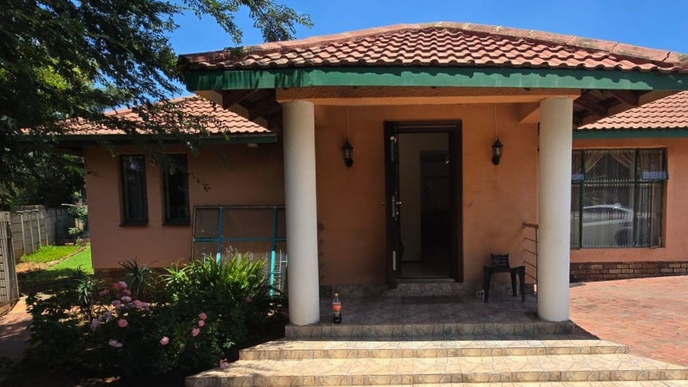 House for sale in Heuweloord, Centurion, 240 m²