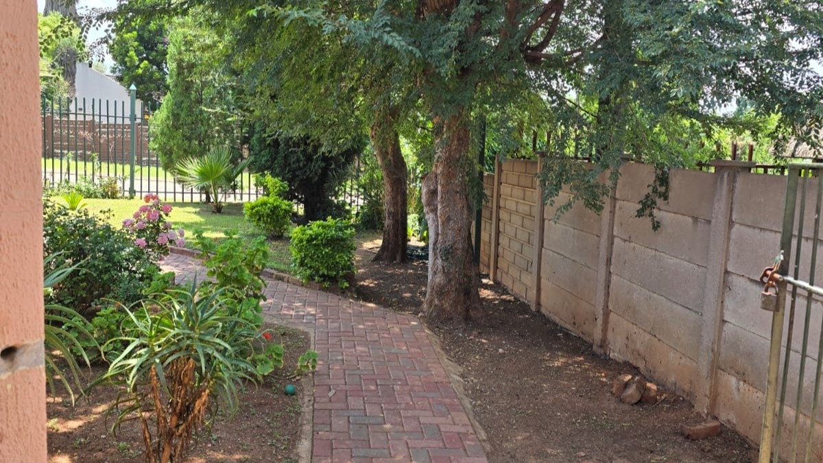 House for sale in Heuweloord, Centurion, 240 m²