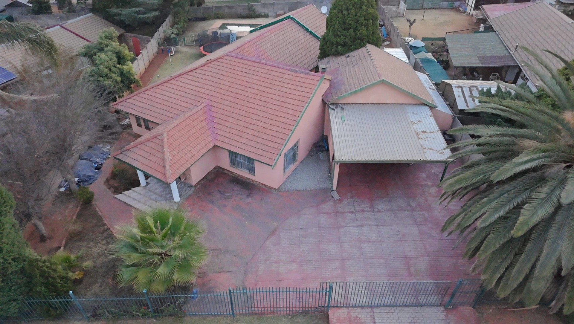House for sale in Heuweloord, Centurion, 240 m²