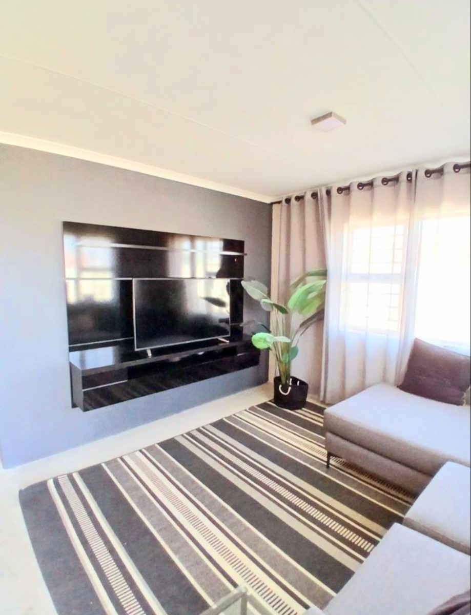 House for sale in Soshanguve VV, Soshanguve, 80 m²