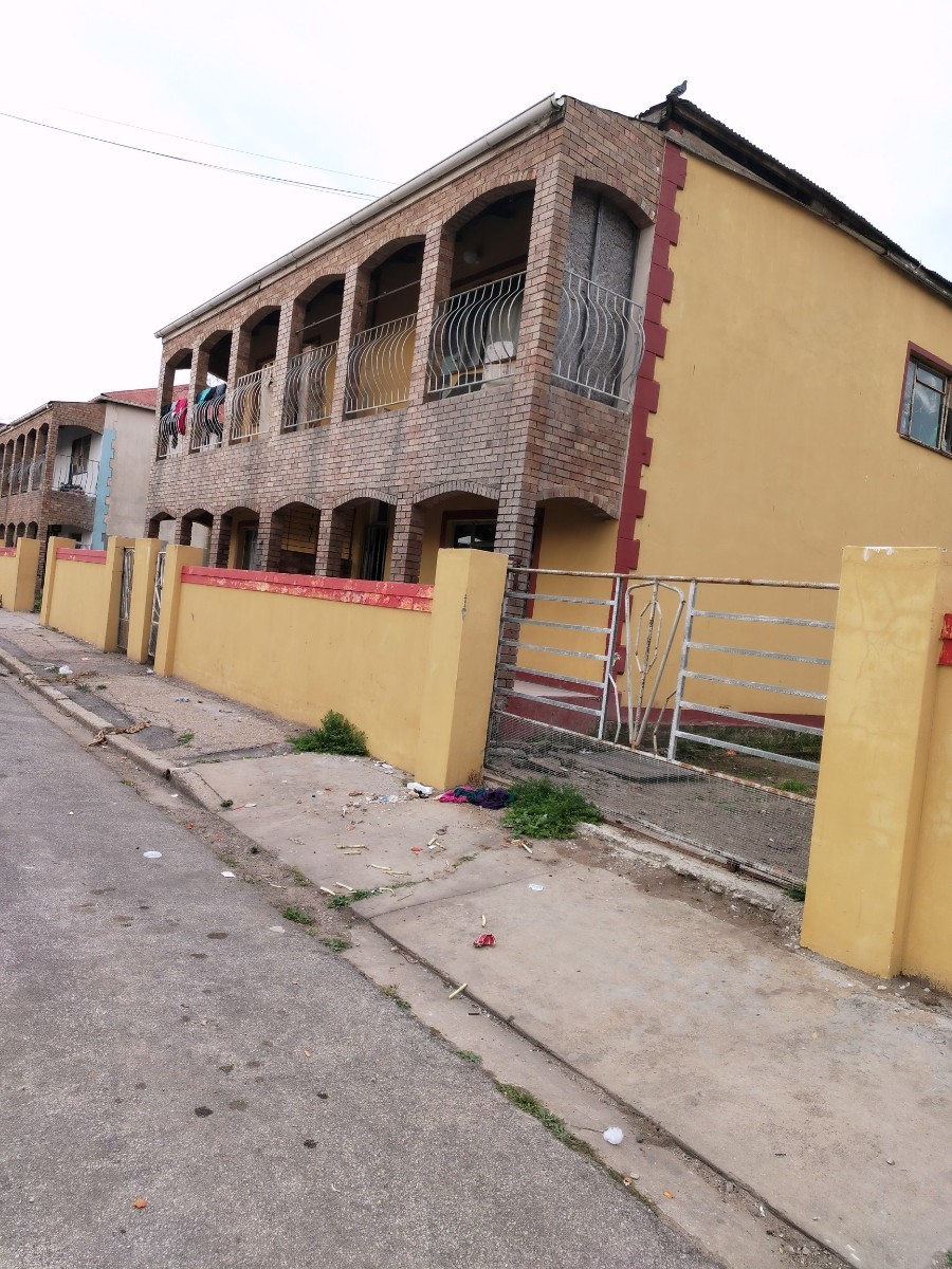 Apartment Block for sale in Cannon Hill, Uitenhage, 728 m²