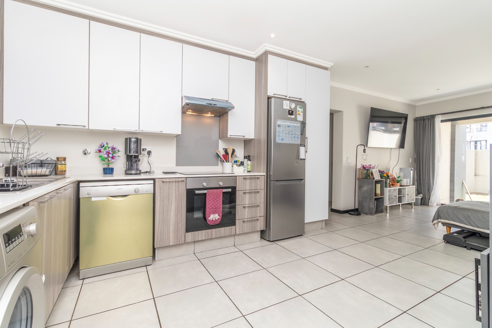 Apartment for sale in Broadacres, Sandton, 69 m²