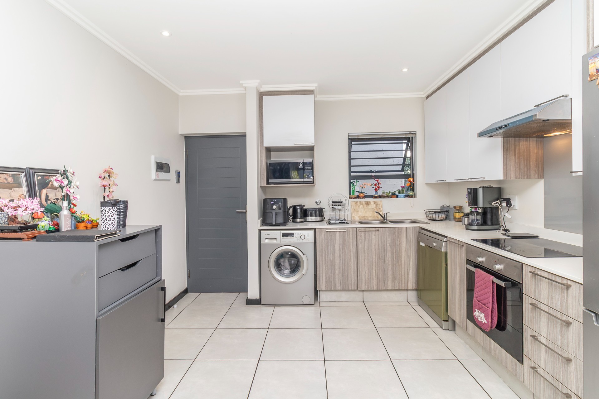 Apartment for sale in Broadacres, Sandton, 69 m²