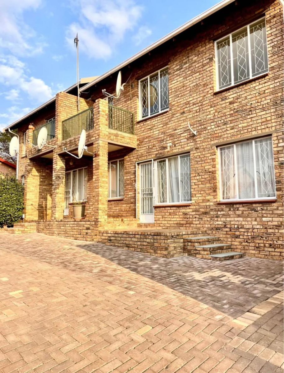 Townhouse for sale in Breaunanda, Krugersdorp, 58 m²