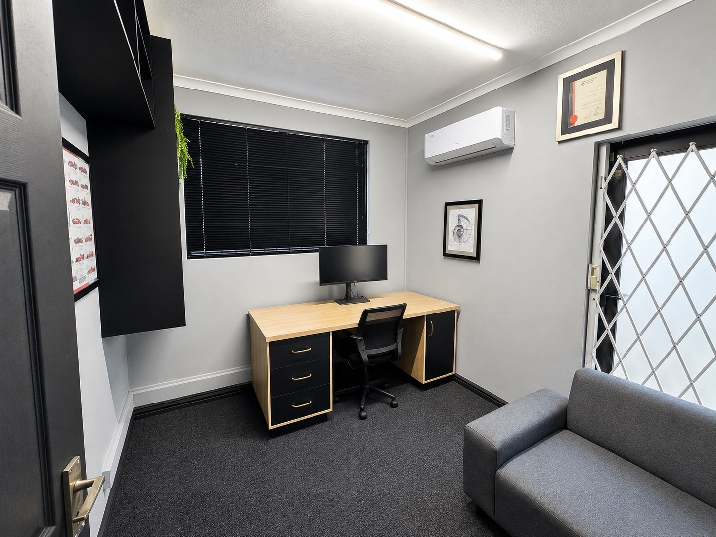 Office for rent in Newton Park, Port Elizabeth, 250 m²