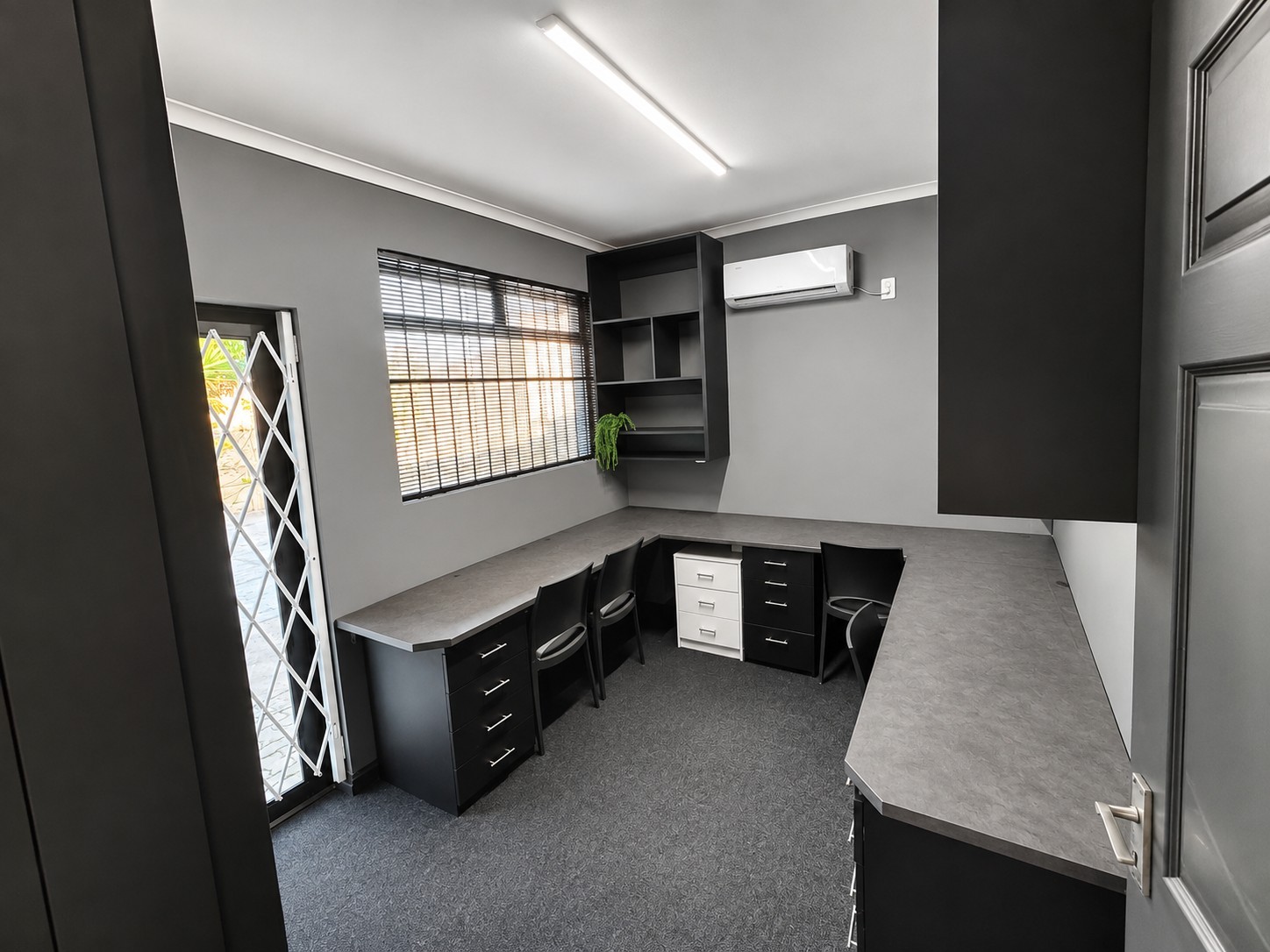 Office for rent in Newton Park, Port Elizabeth, 250 m²