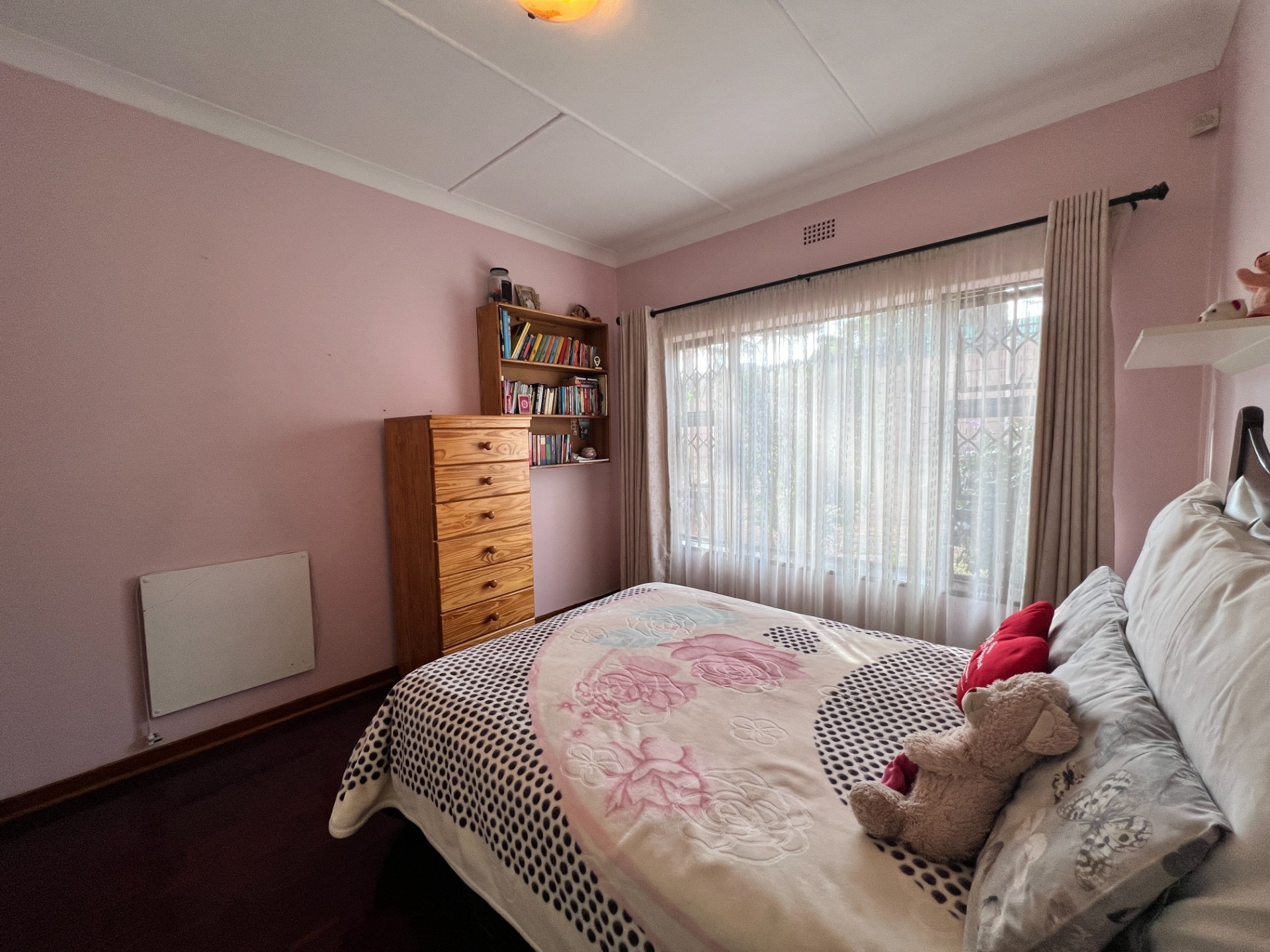 House for sale in Mondeor, Johannesburg, 244 m²