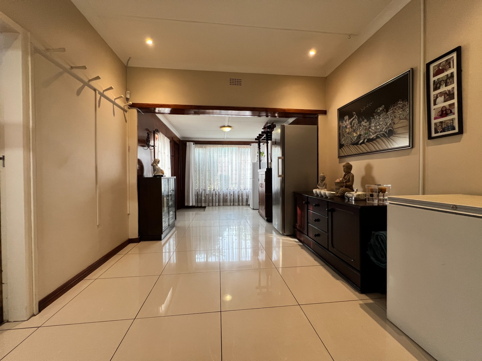 House for sale in Mondeor, Johannesburg, 244 m²