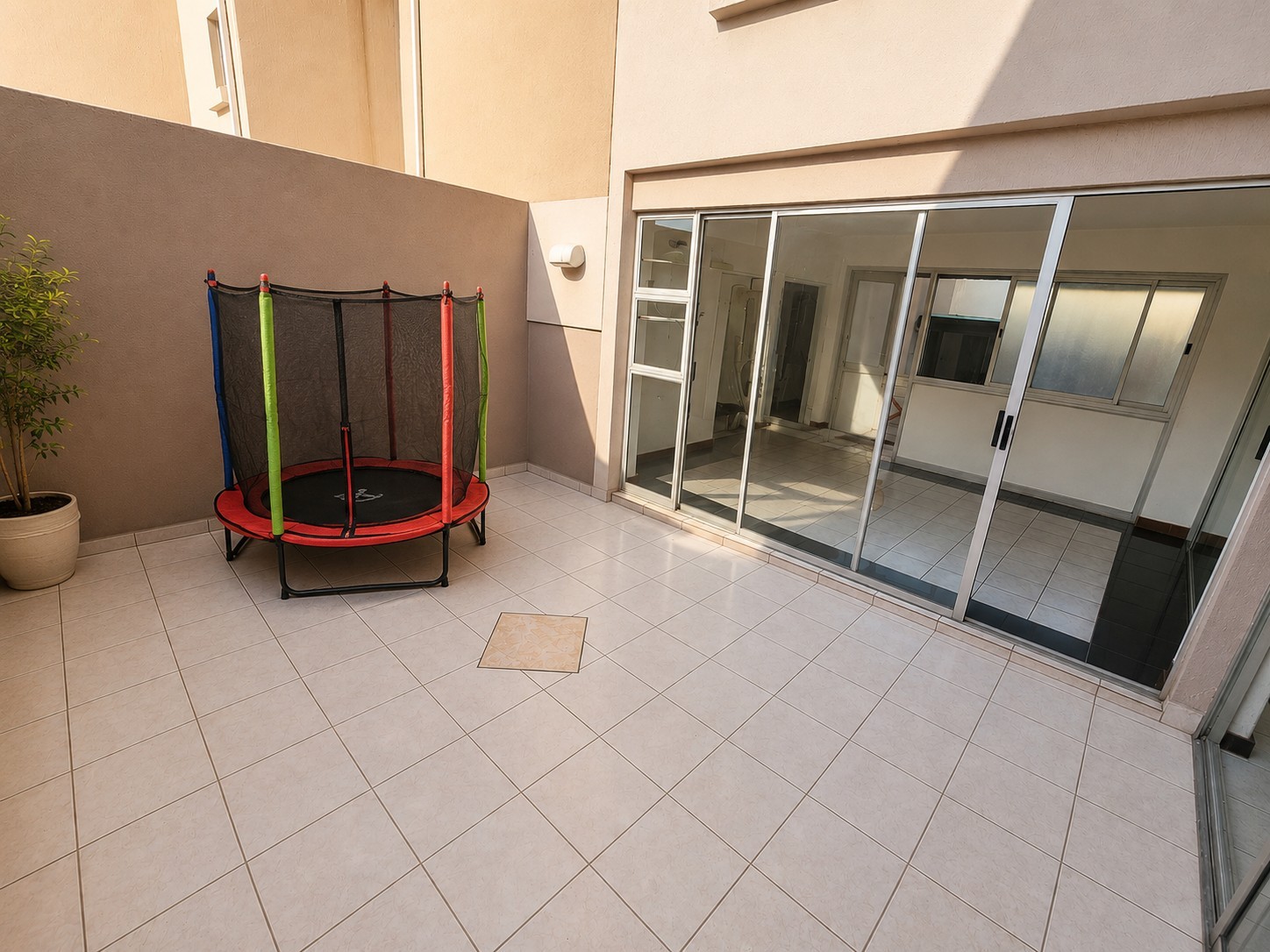 Apartment for sale in Corlett Gardens, Johannesburg, 93 m²