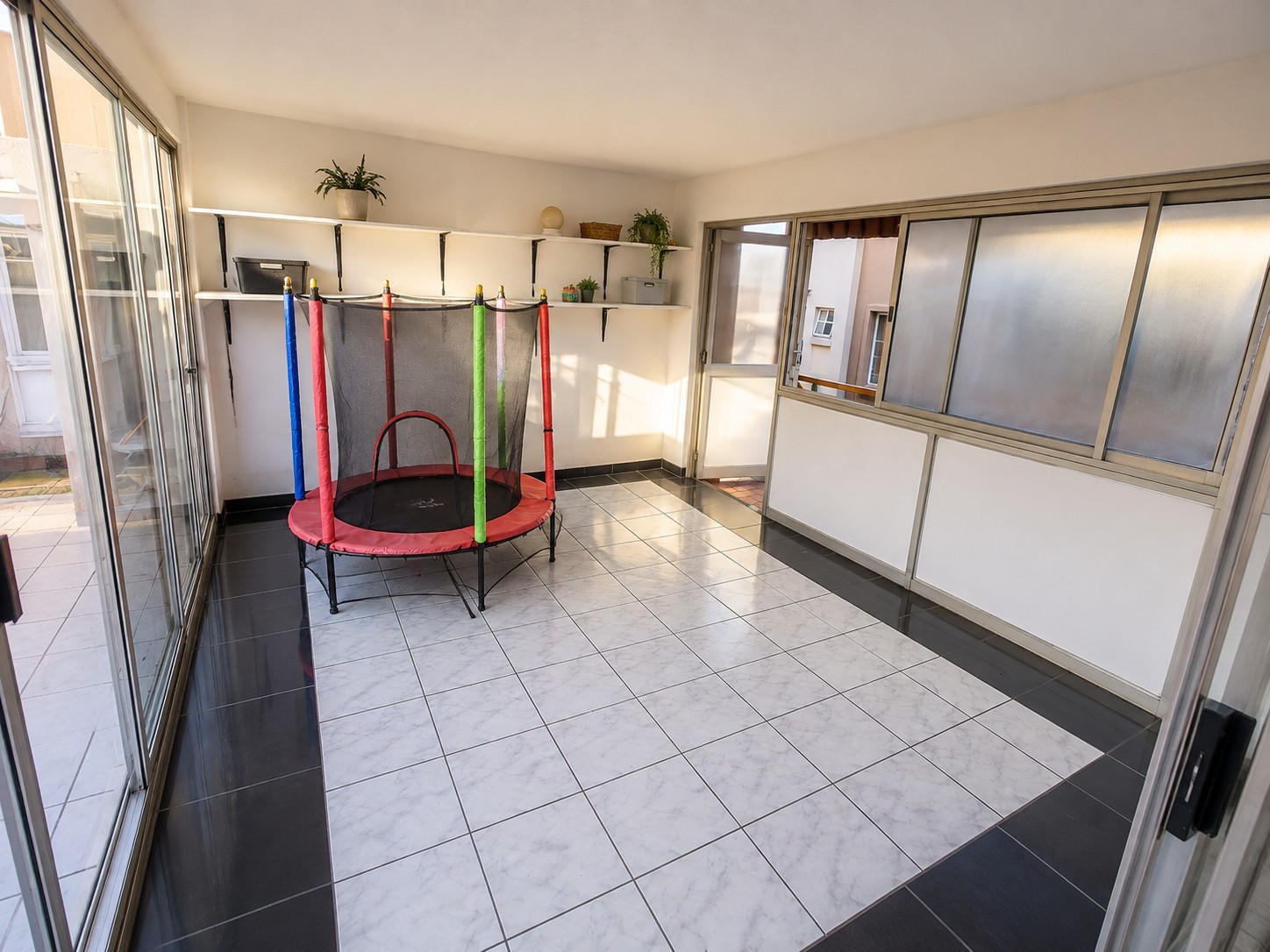 Apartment for sale in Corlett Gardens, Johannesburg, 93 m²