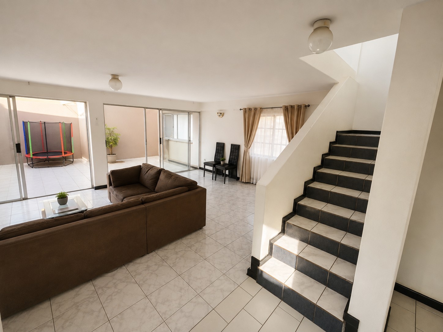 Apartment for sale in Corlett Gardens, Johannesburg, 93 m²