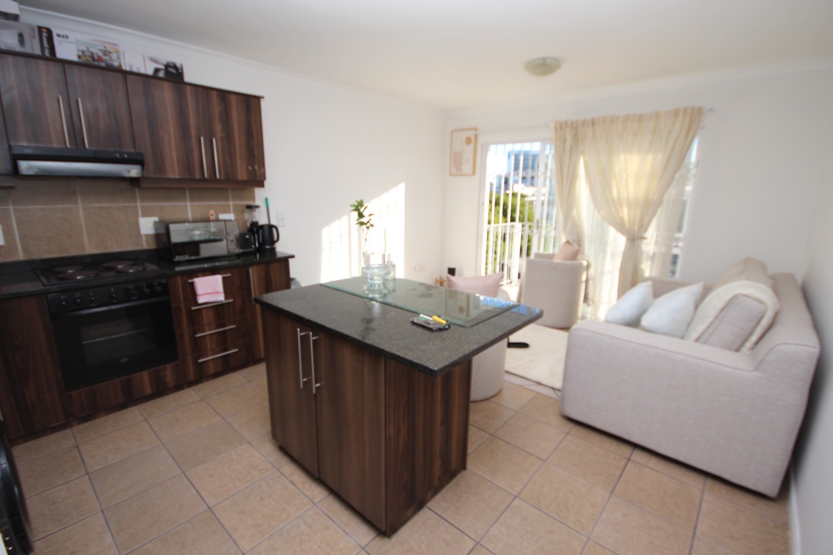 Apartment for sale in Belgravia, Bellville, Villa Helena, Villa Helene, 4 Scharmberg Street, Belgravia, Bellville, Western Cape, 57 m²