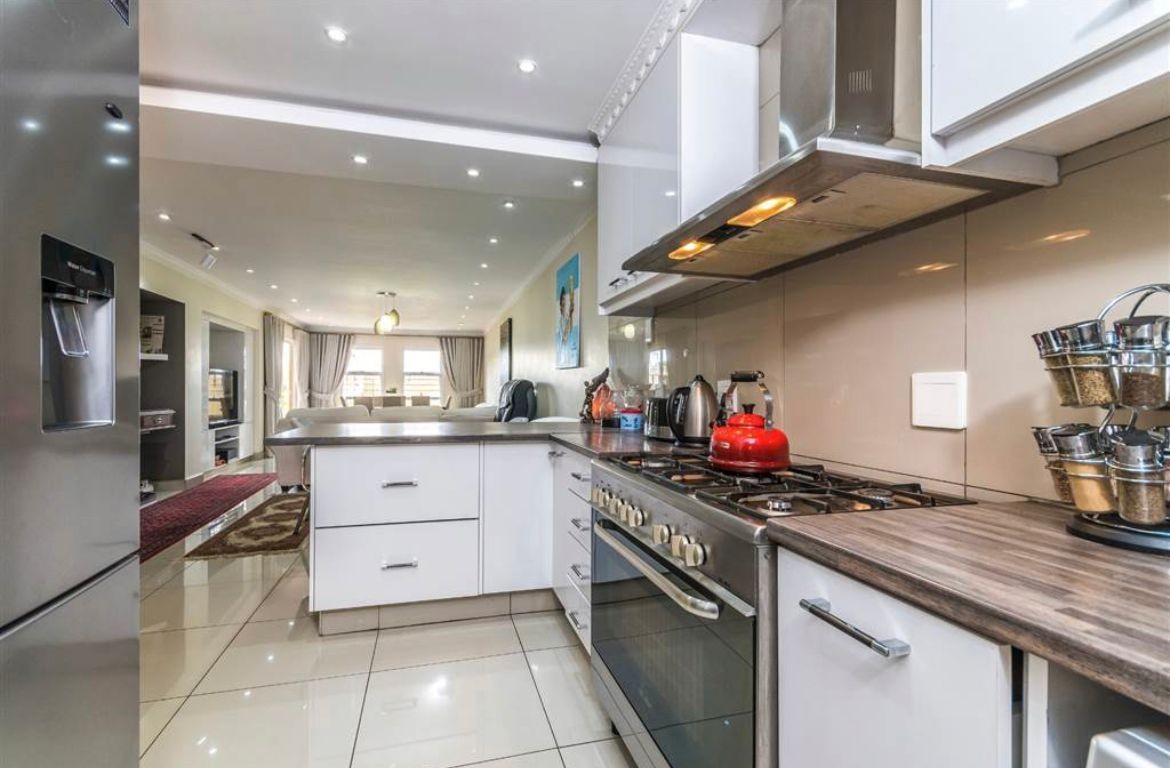 Apartment for rent in Illovo, Sandton, 0, Tilbury, 47 North Street, Illovo, Sandton, Gauteng, 120 m²