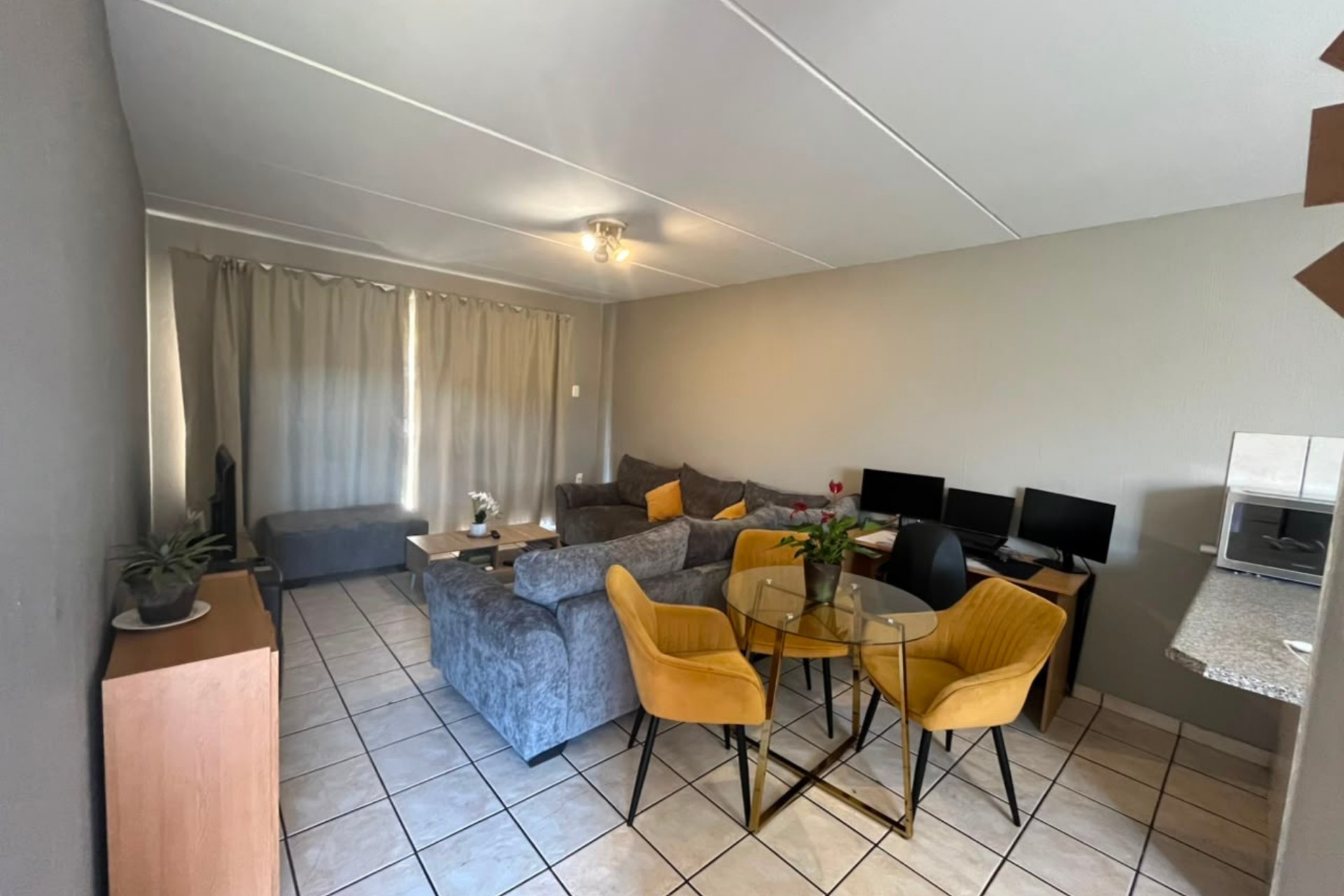 Apartment for sale in Strubensvallei, Roodepoort, 61 m²