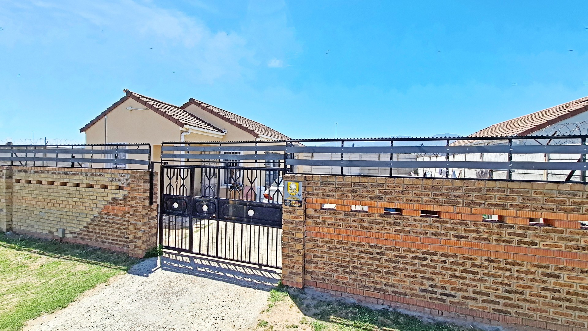3 Bedroom house with spacious plot