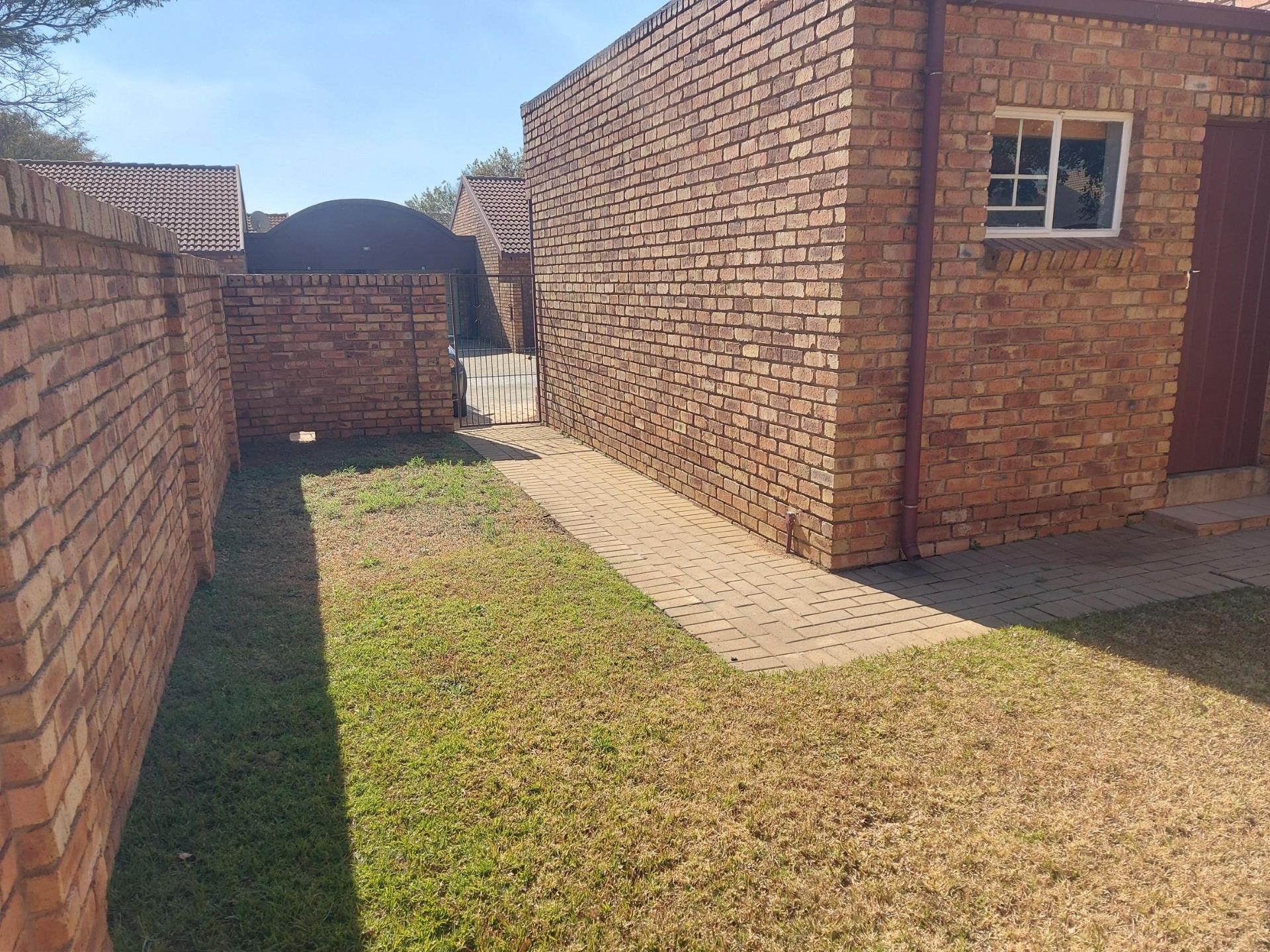 Apartment for rent in Centurion, 8, Villa Sarine, 146 Partridge Str, Centurion, Gauteng