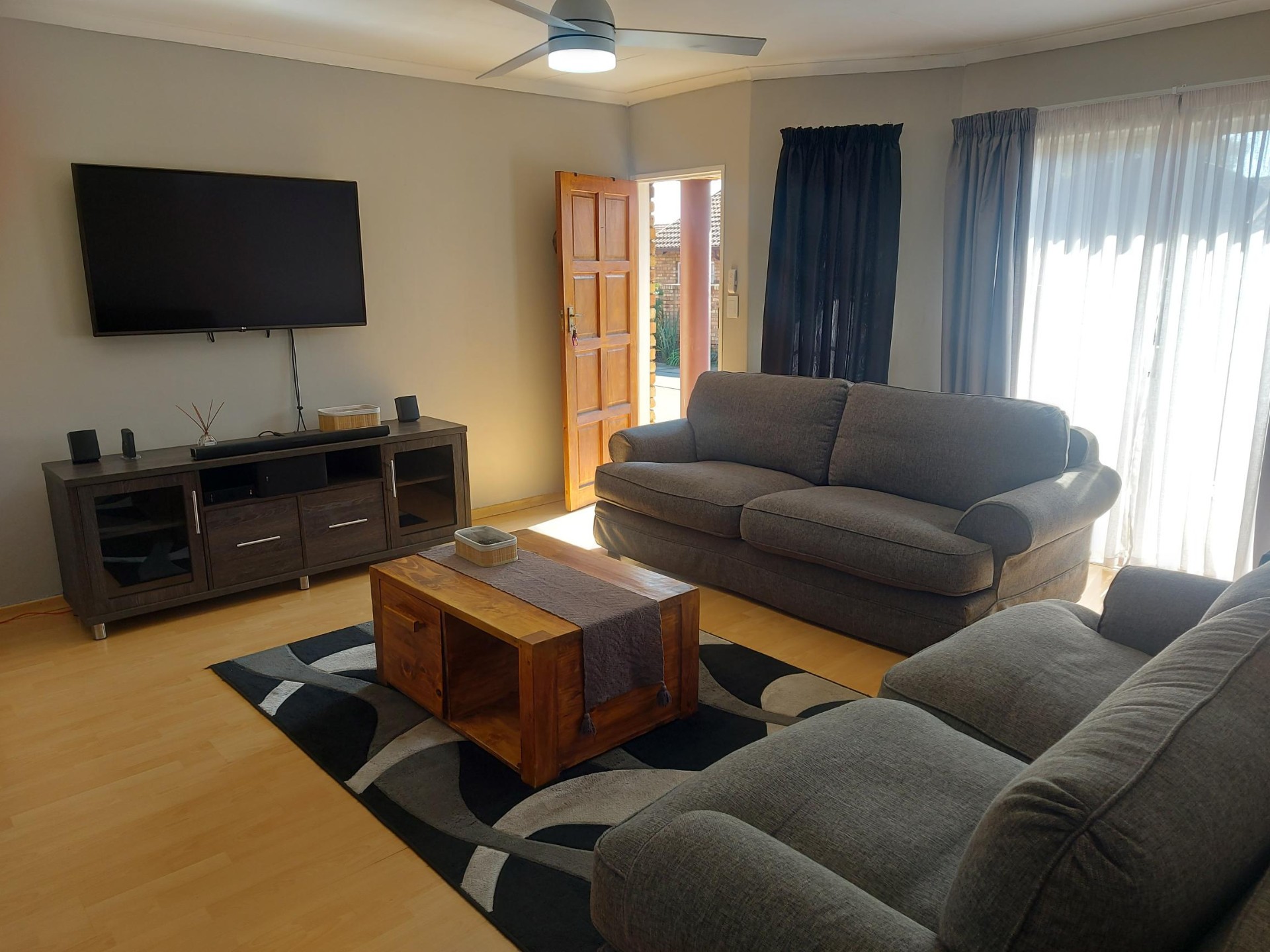 Apartment for rent in Centurion, 8, Villa Sarine, 146 Partridge Str, Centurion, Gauteng