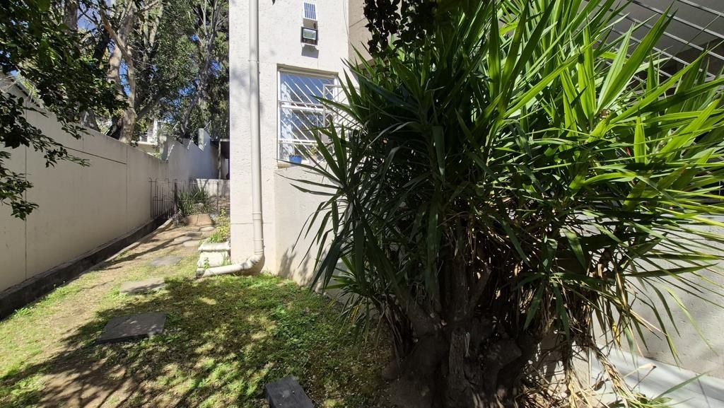 Apartment for rent in Bryanston, Sandton, 0, Balmoral Complex, 20 Cedar Street, Bryanston, Sandton, Gauteng, 74 m²