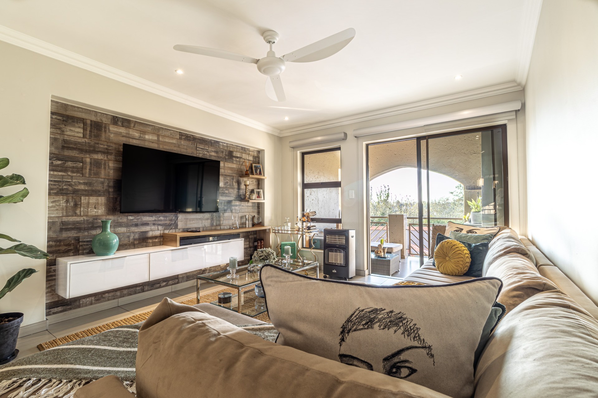 Apartment for sale in Fourways, Sandton, 80 m²
