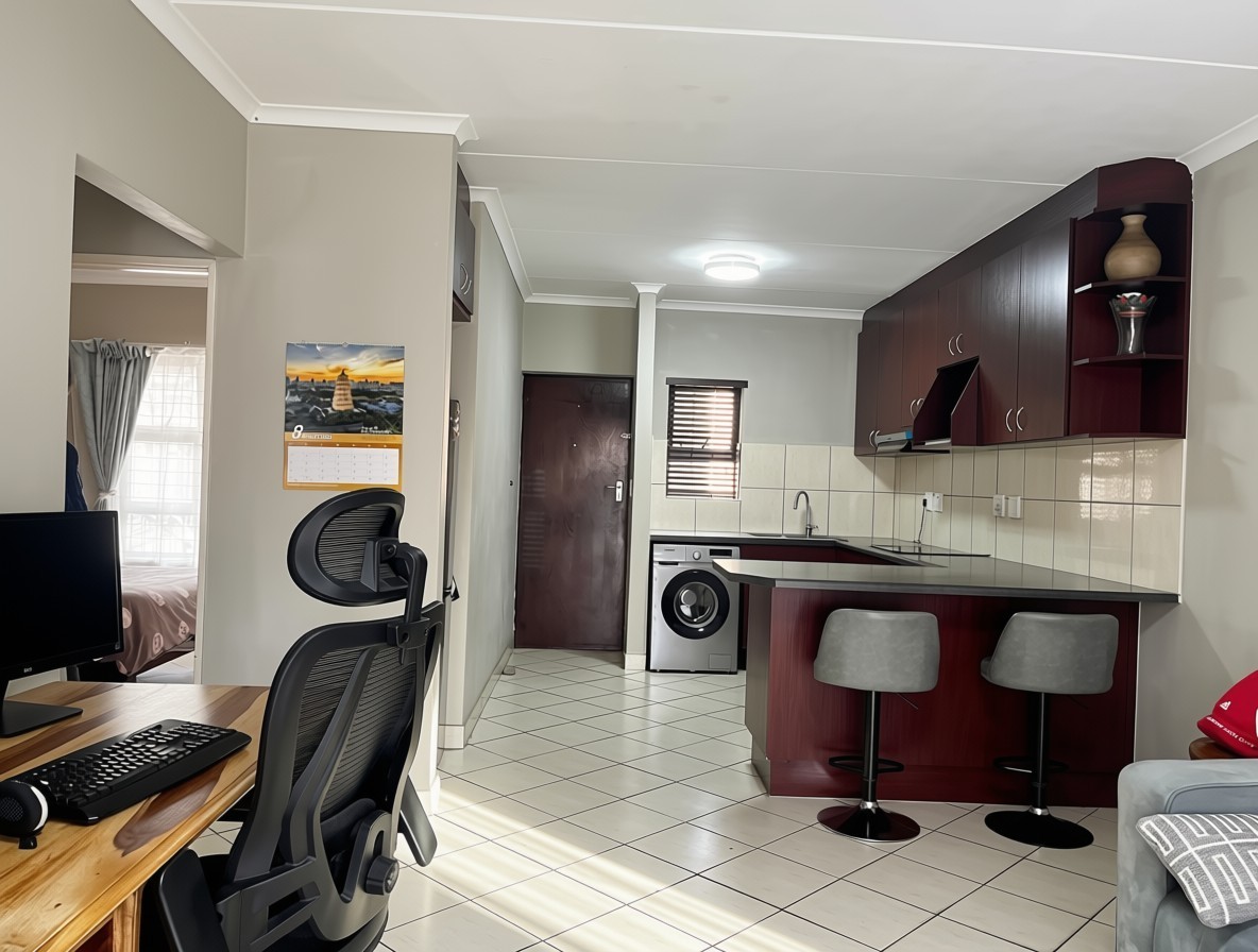 Apartment for sale in Burgundy Estate, Milnerton, 63 m²