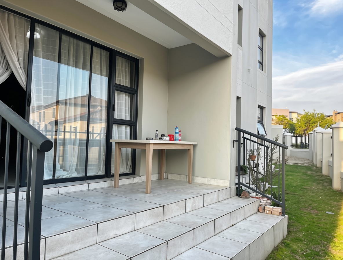 Apartment for sale in Burgundy Estate, Milnerton, 63 m²