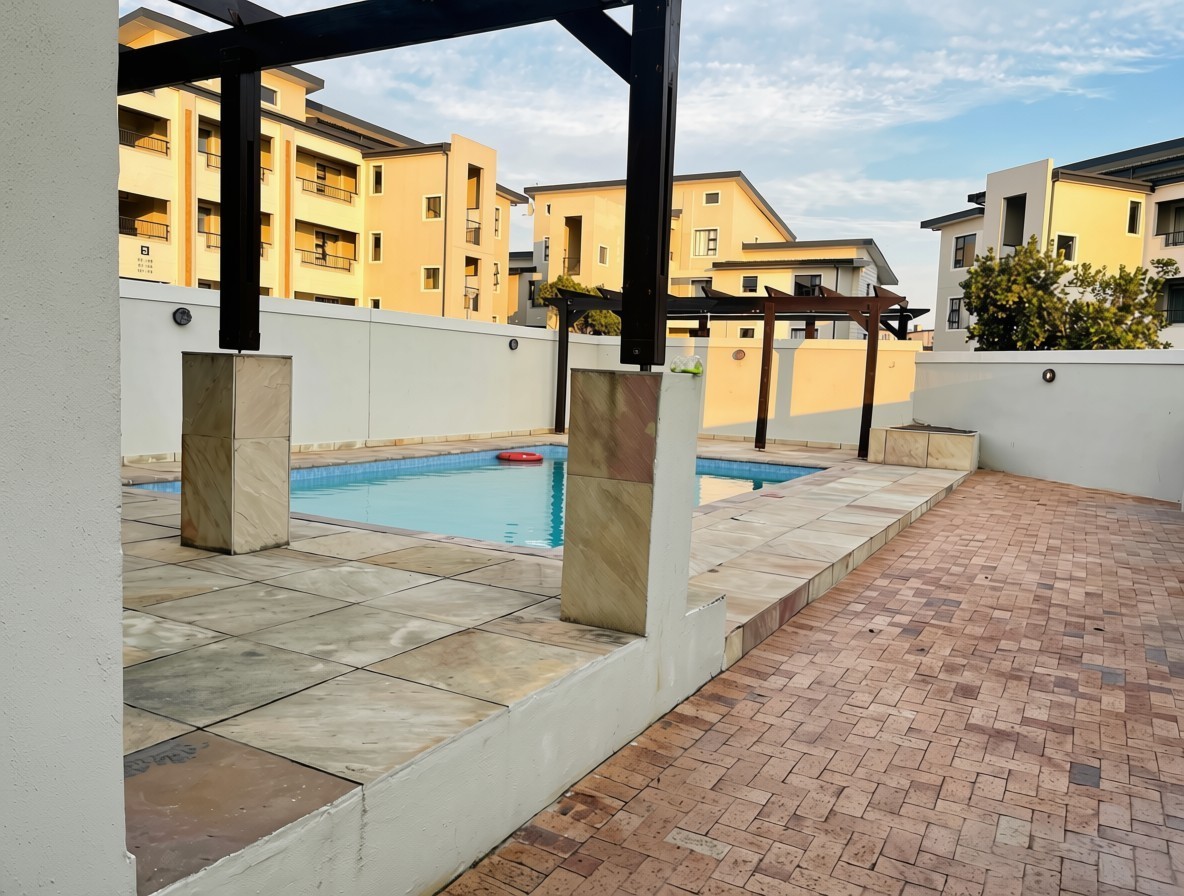 Apartment for sale in Burgundy Estate, Milnerton, 63 m²