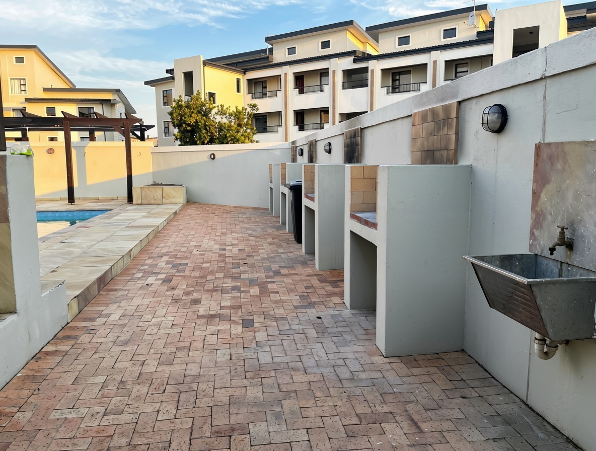 Apartment for sale in Burgundy Estate, Milnerton, 63 m²