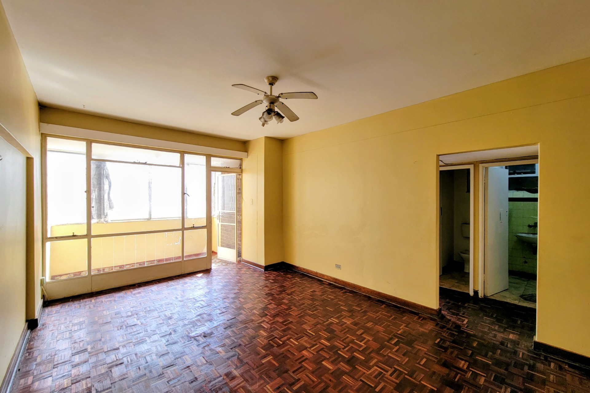 Apartment for sale in South Beach, Durban, KwaZulu Natal, 75 m²