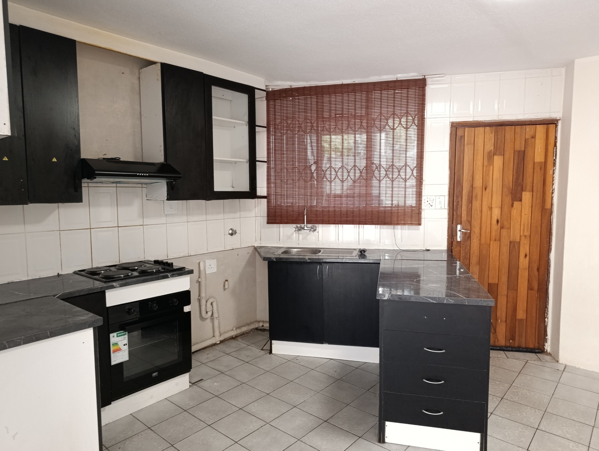 2 Bedroom 1 Bathroom Ground Floor Apartment To Rent in Florida, Roodepoort