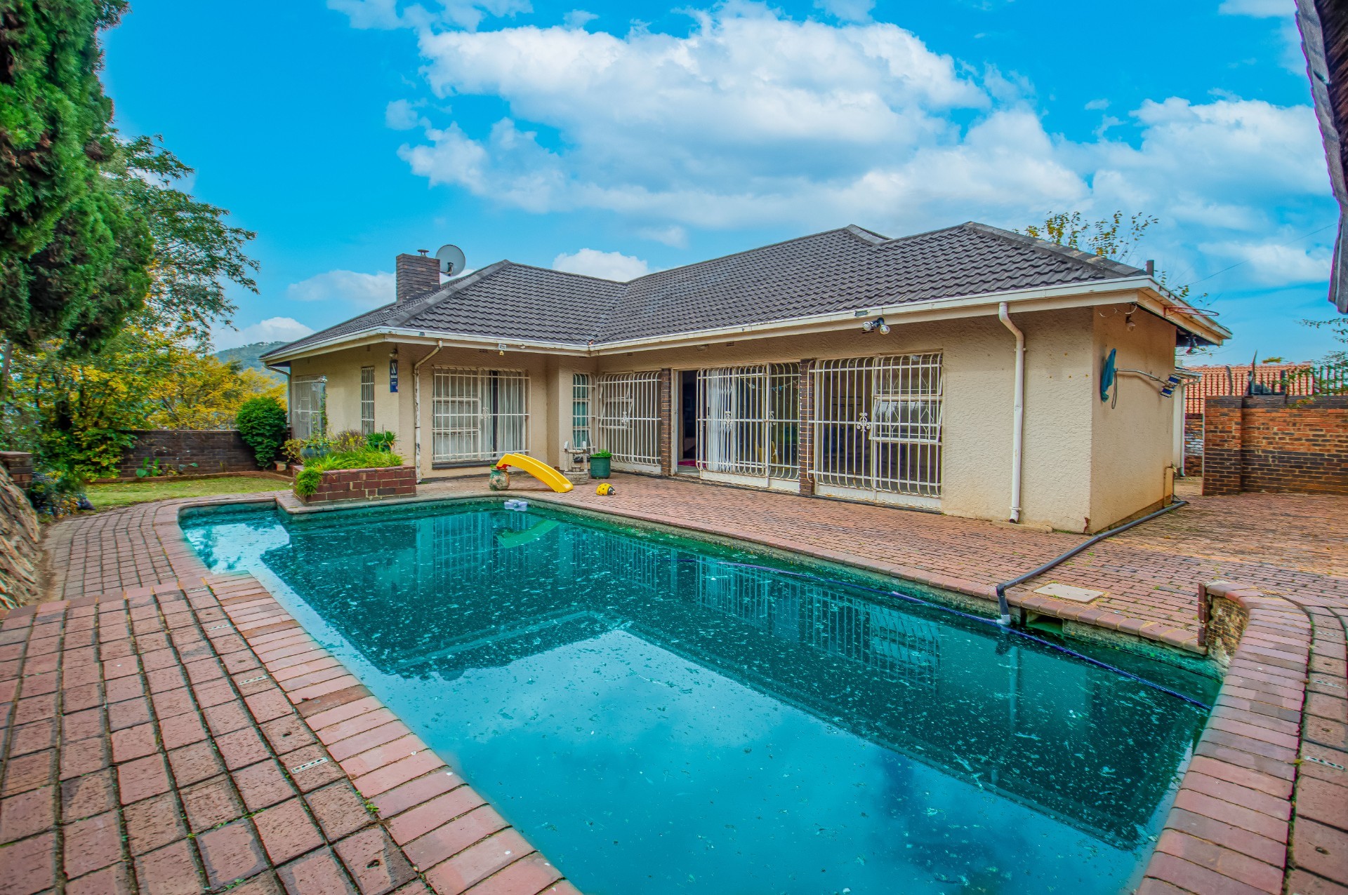 House for sale in Mondeor, Johannesburg, 1222 m²