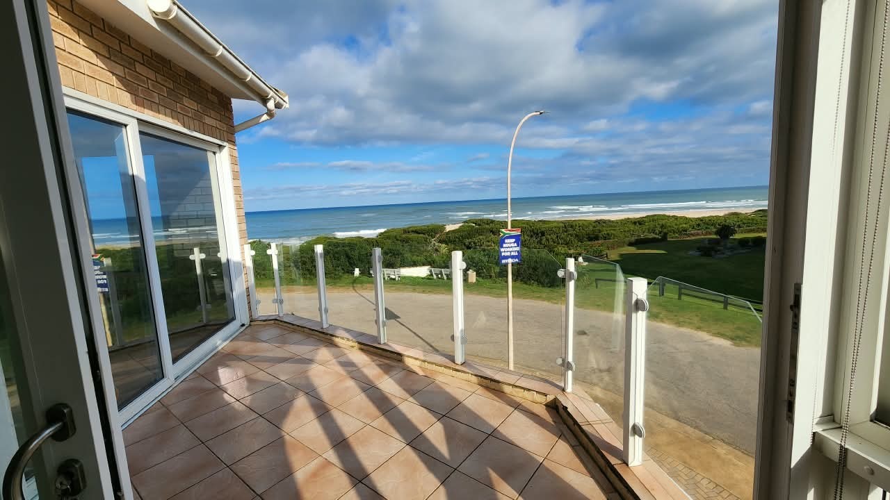 House for sale in Aston Bay, Jeffreys Bay, 581 m²