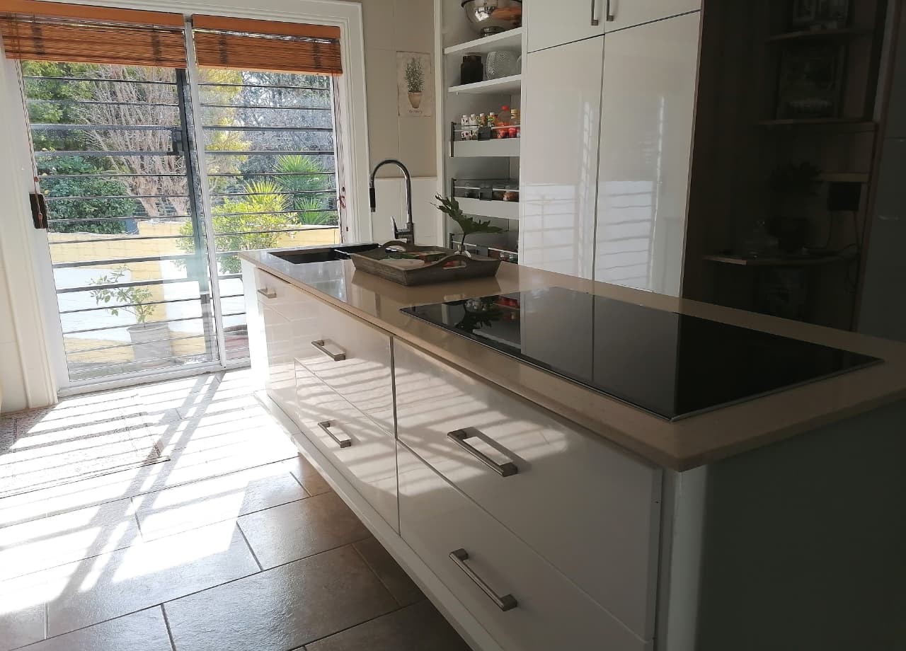 House for rent in Bryanston, Sandton, 900 m²