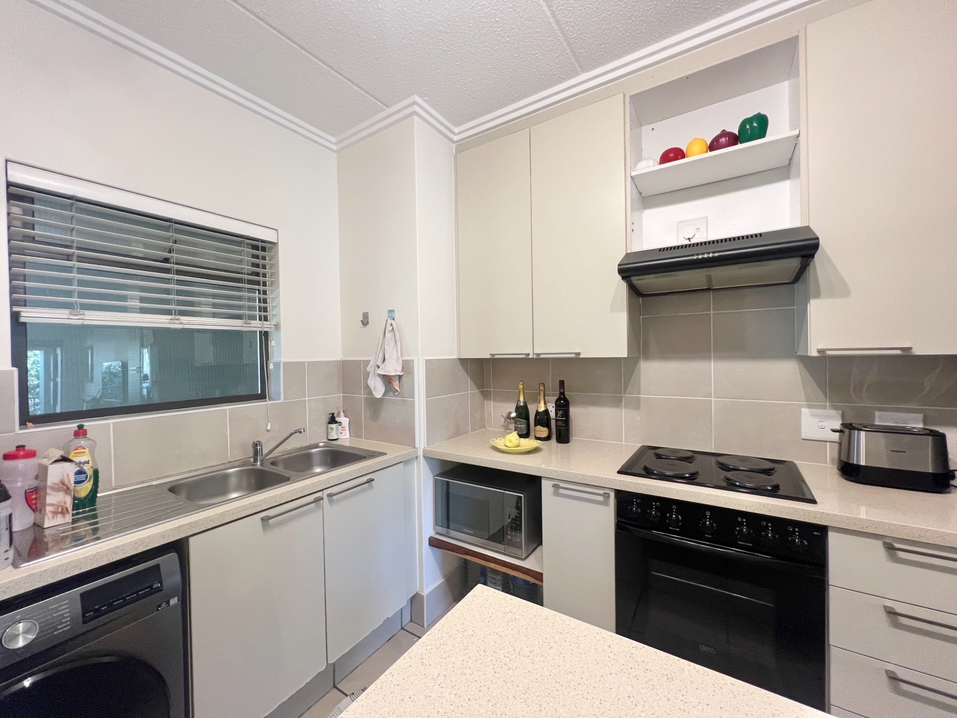 Apartment for rent in Bryanston, Sandton, 80 m²