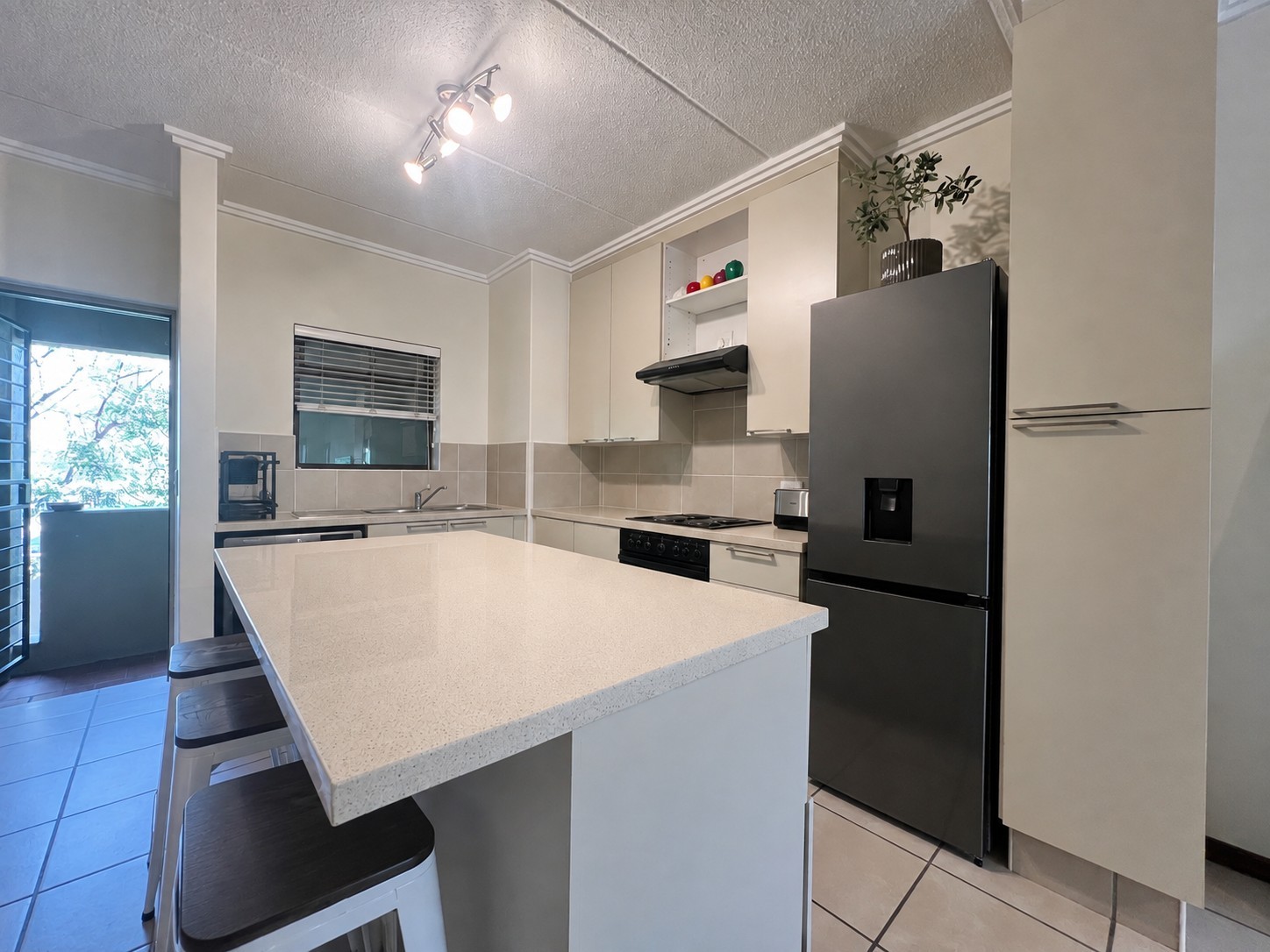 Apartment for rent in Bryanston, Sandton, 80 m²