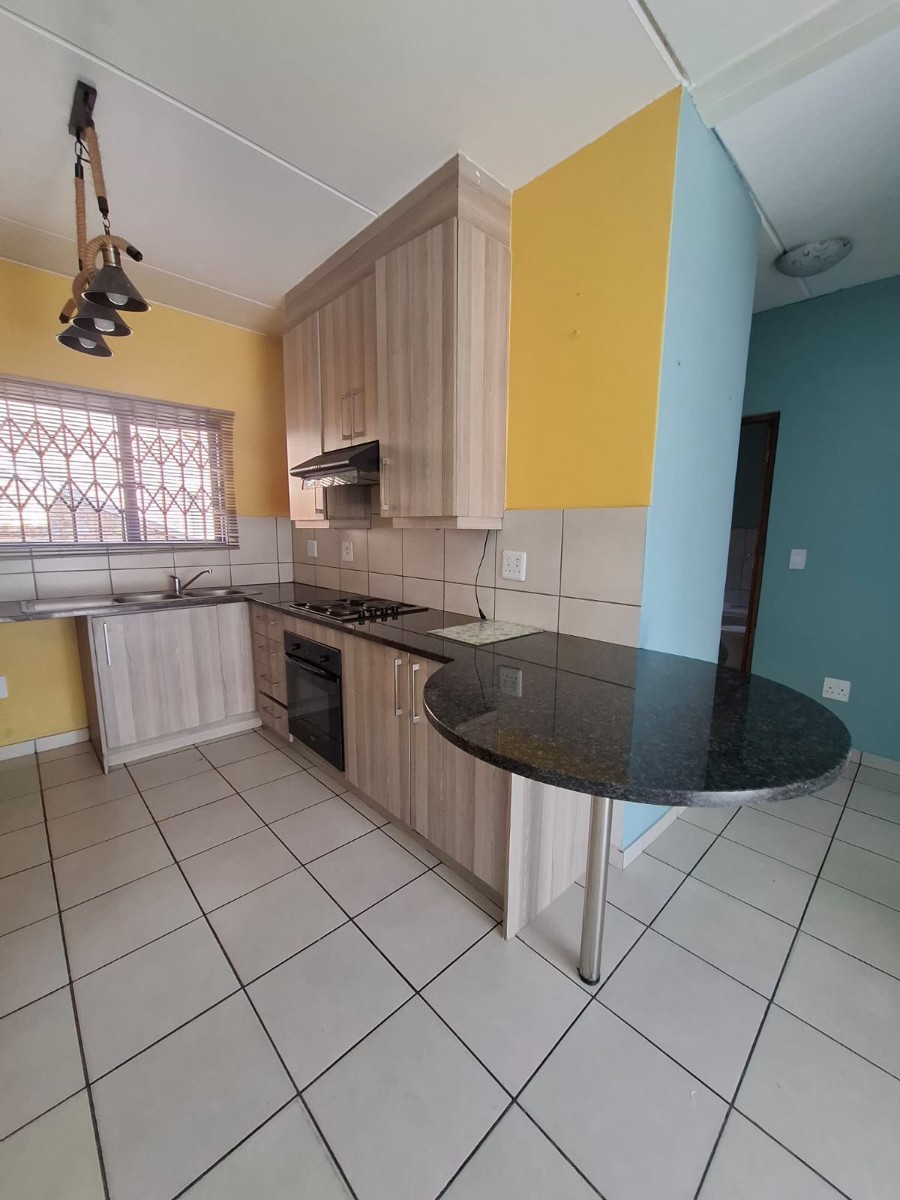 Apartment for sale in South Crest, Alberton, 72 m²