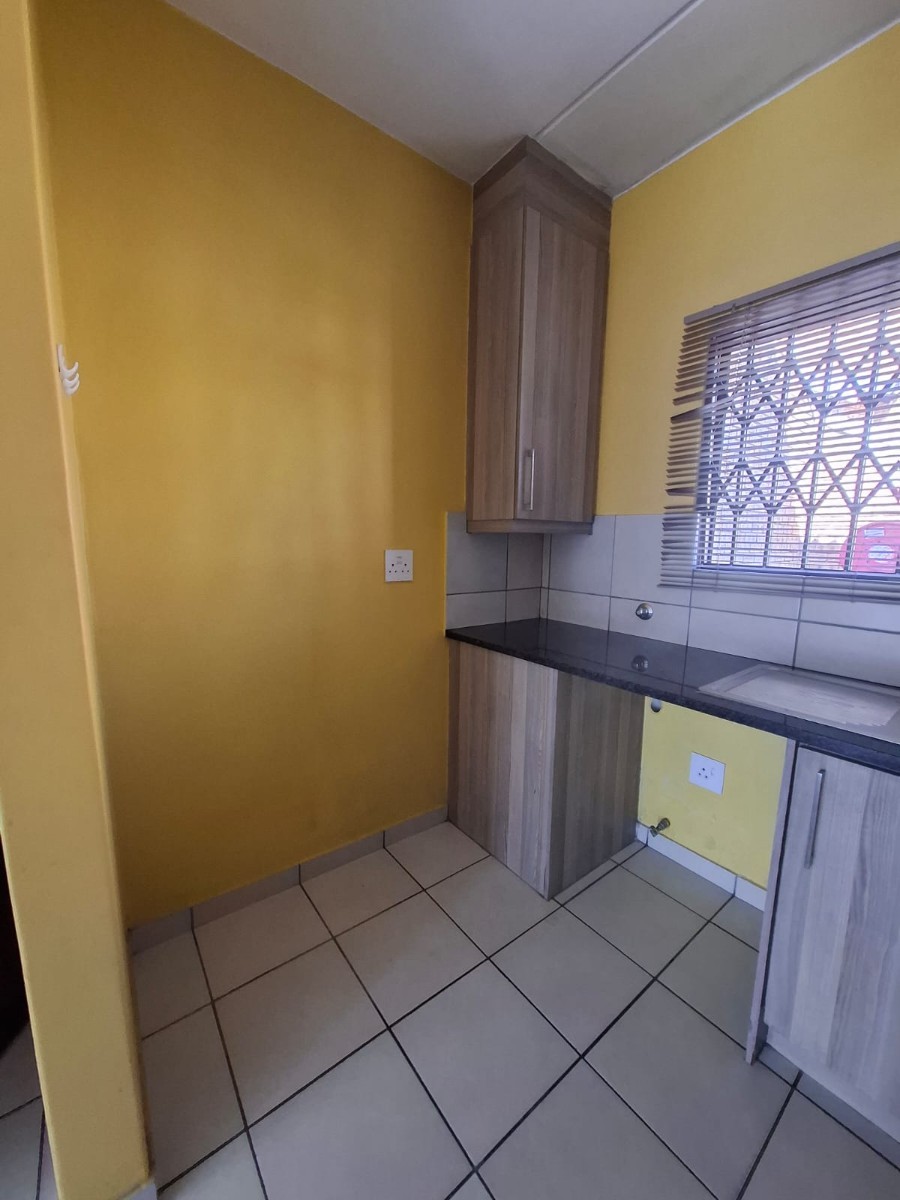 Apartment for sale in South Crest, Alberton, 72 m²