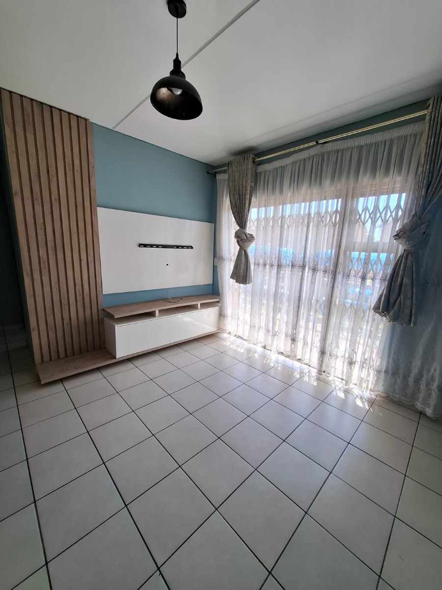 Apartment for sale in South Crest, Alberton, 72 m²