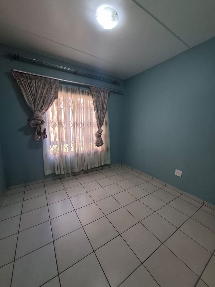Apartment for sale in South Crest, Alberton, 72 m²
