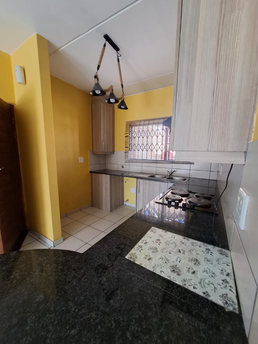 Apartment for sale in South Crest, Alberton, 72 m²