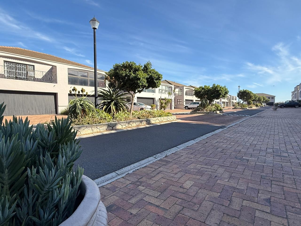 Duplex for rent in Bloubergstrand, Blouberg, 186 m²