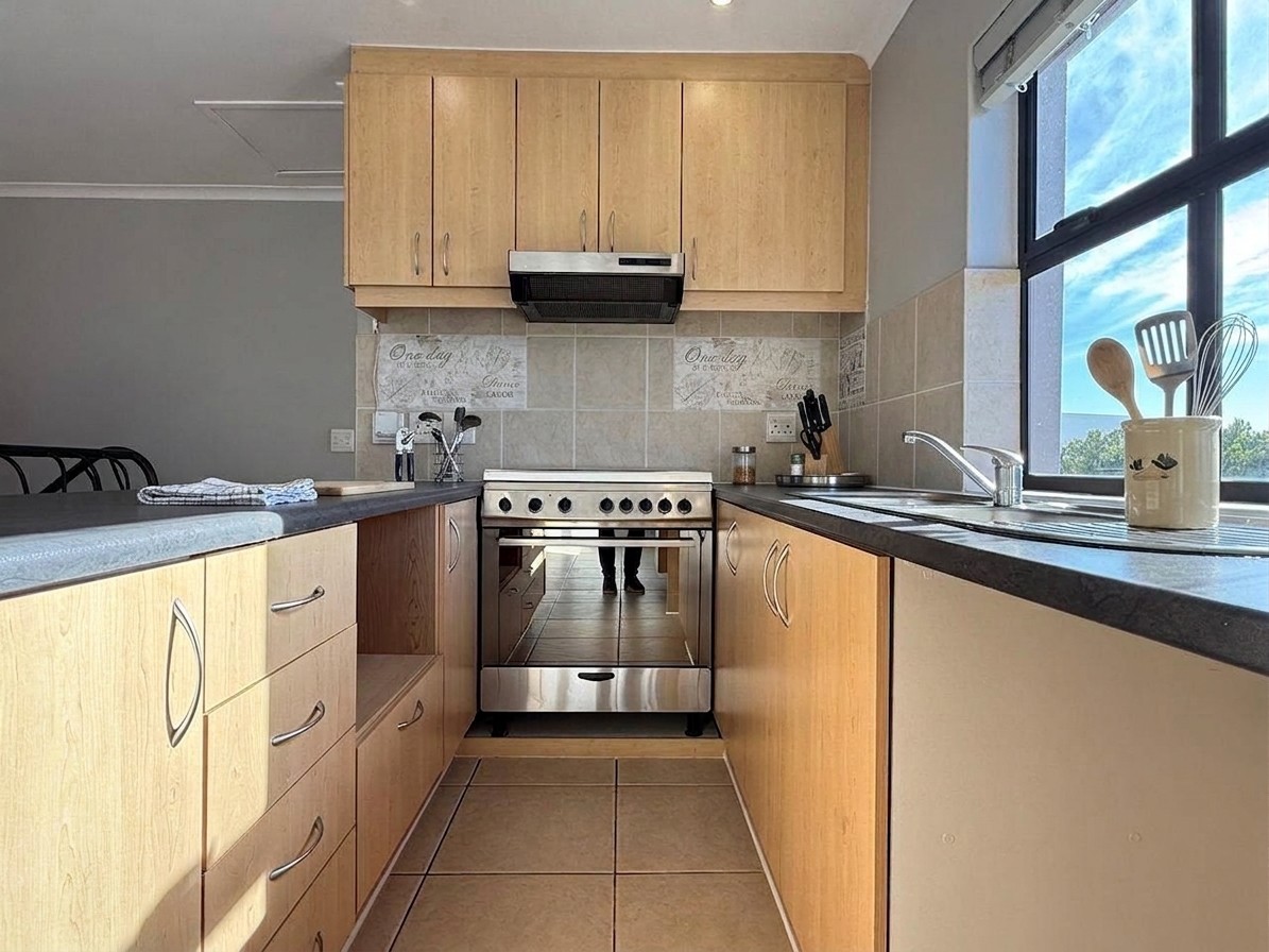 Duplex for rent in Bloubergstrand, Blouberg, 186 m²
