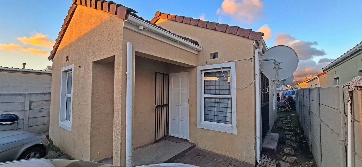 House for sale in Strand, 60 m²