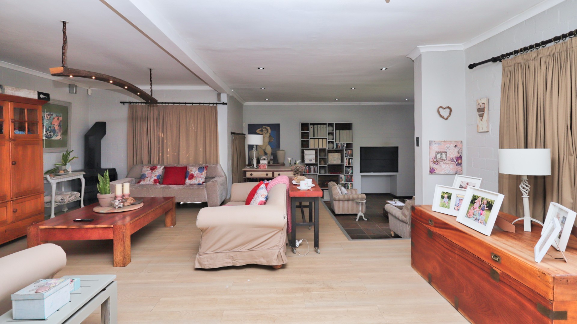 House for sale in Uitzicht, Durbanville, 247 m²