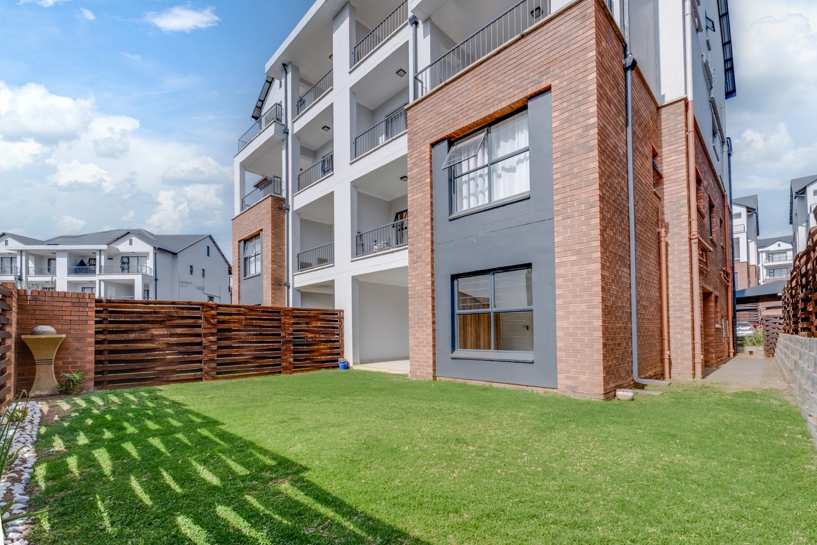 Townhouse for sale in Linbro Park, Sandton, 100 m²